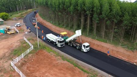Concluído trecho de 1,3 km da Rua Leonel Rodrigues Nascimento