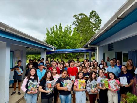 Início do ano letivo em Tabaí é marcado por acolhimento, visitas às escolas e entrega de kit escolar